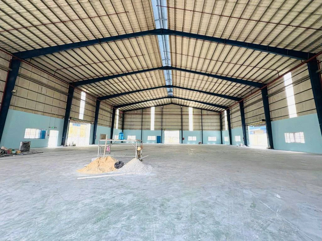 Cho thuê kho xưởng Cụm Công Nghiệp Đức Hoà Long An, dt 1000m2 giá chỉ 75 triệu, pccc tự động — ảnh 2