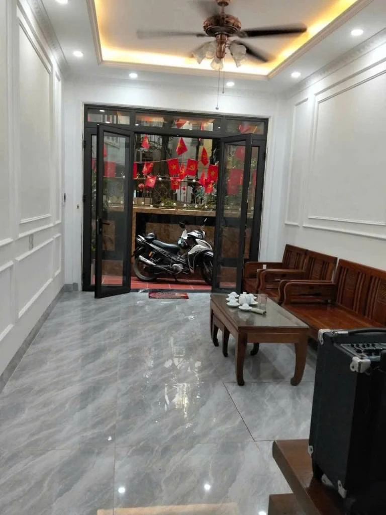Cho thuê nhà ngõ Pháo Đài Láng, Đống Đa, DT 35M2 6 tầng thang máy, full đồ, giá 16.5tr — ảnh 1