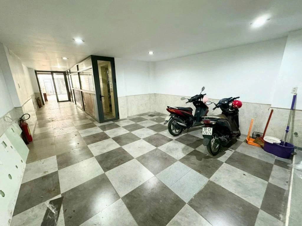 CHO THUÊ NHÀ 23 HÁT GIANG TÂN BÌNH, VỊ TRÍ GẦN SÂN BAY, TRỆT LỬNG 5 LẦU 10 PHÒNG, CÓ THANG MÁY — ảnh 3