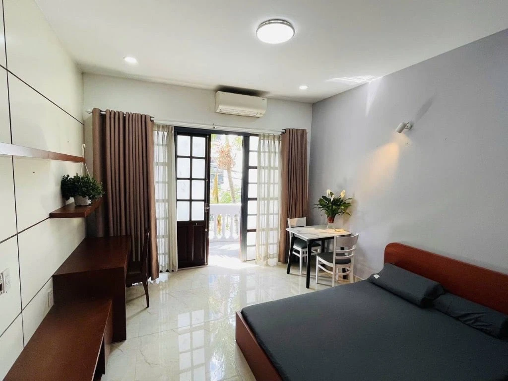 CHO THUÊ CĂN HỘ NGUYỄN CỬU VÂN, BÌNH THẠNH, BAN CÔNG LỚN GẦN HÀNG XANH — ảnh 1