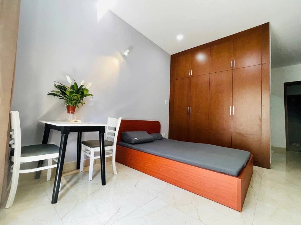CHO THUÊ CĂN HỘ NGUYỄN CỬU VÂN, BÌNH THẠNH, BAN CÔNG LỚN GẦN HÀNG XANH — ảnh 3