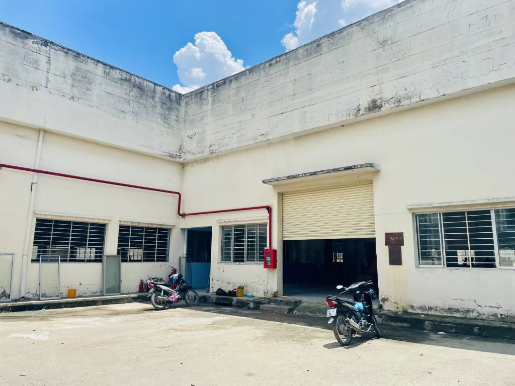 CHO THUÊ KHO XƯỞNG QUẬN 12, TỔNG DT 4000M2, BÃI RỘNG, ĐIỆN 40KVA, PCCC, GIÁ 260TR — ảnh 1