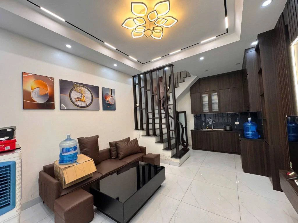 Cho thuê nhà ngõ 156 Kim Ngưu, Hai Bà Trưng, 30m x 4 tầng, nhà đẹp full đồ, ô tô đỗ cửa, giá 15 triệu — ảnh 1