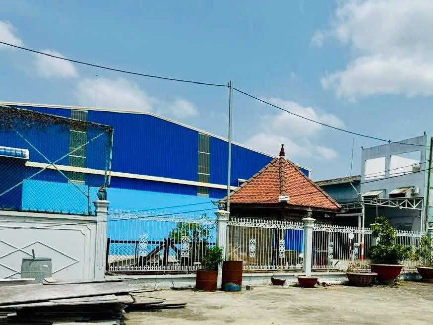 CHO THUÊ NHÀ XƯỞNG PHƯỚC LỢI, LONG AN, DT 6800M2, 2 KHO TỔNG 4000M2, MÁI CHE, VĂN PHÒNG, GIÁ 220TR — ảnh 1