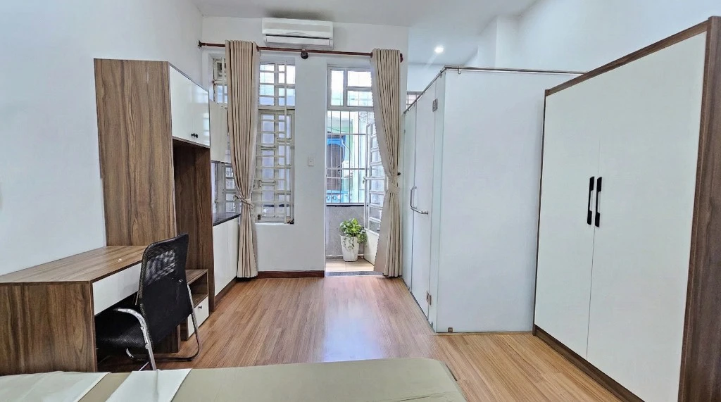Cho thuê Phòng trọ Bùi Đình Tuý, Bình Thạnh, full nội thất có ban công — ảnh 1