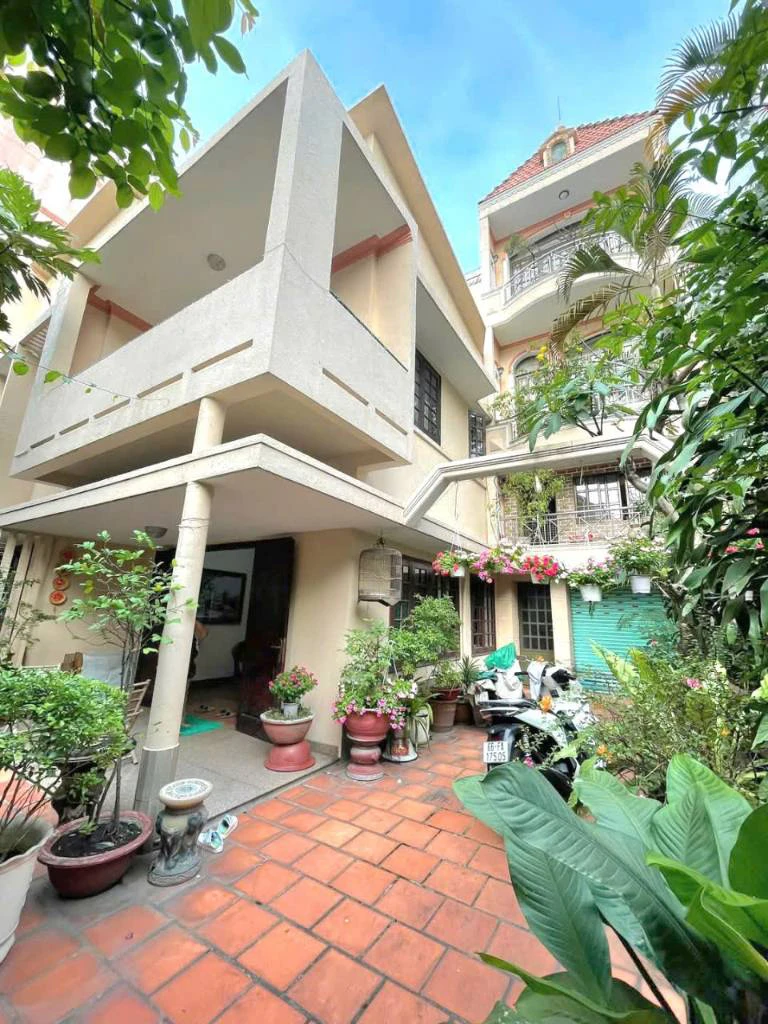CHO THUÊ BIỆT THỰ NGUYỄN TRỌNG TUYỂN, PHÚ NHUẬN, NGANG 12X20M, 3 LẦU, GIÁ CHỈ 55 TRIỆU — ảnh 1