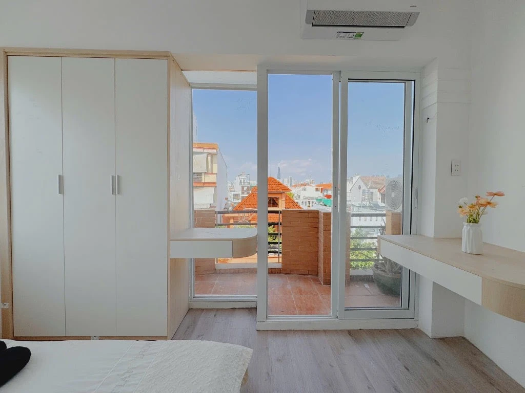 CHO THUÊ CĂN HỘ NGUYỄN CÔNG HOAN PHÚ NHUẬN, 1PN BAN CÔNG NHIỀU CỬA SỔ MÁY GIẶT RIÊNG — ảnh 1