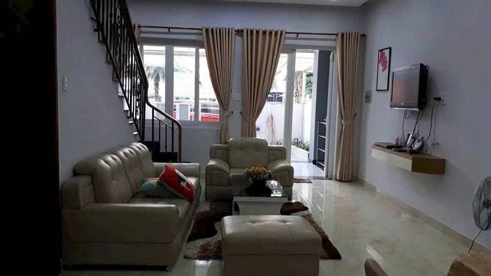Bán nhà Mega Village Khang Điền, trục đường chính, DT 80m2 3 tầng, giá giảm sâu 600tr, chốt 9.6 tỷ — ảnh 3