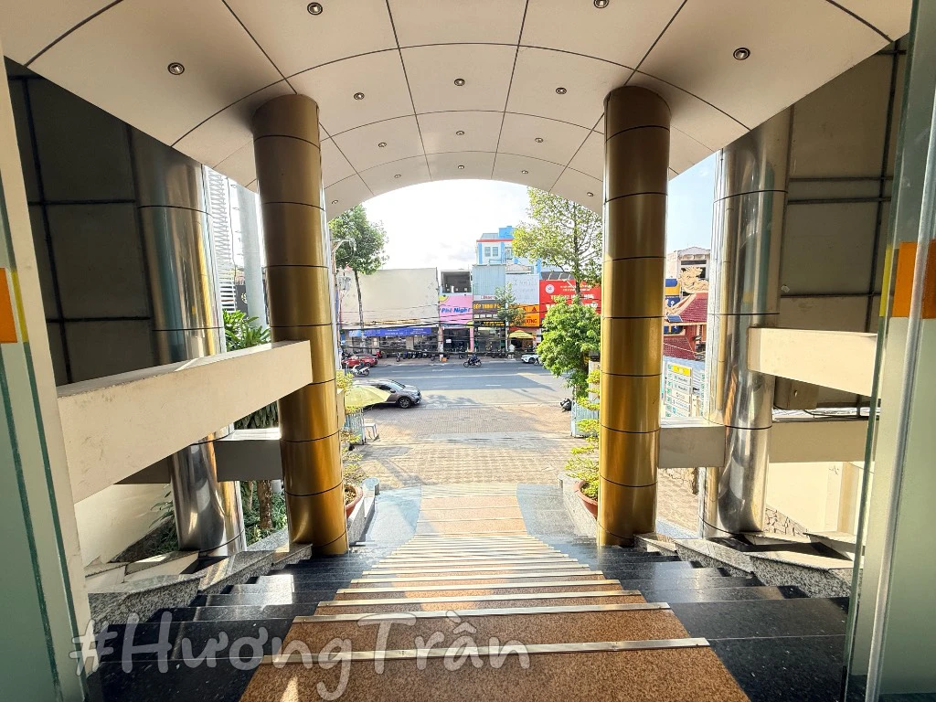 CHO THUÊ VĂN PHÒNG MẶT TIỀN TRẦN HƯNG ĐẠO, 251M2 TẦNG TRỆT, TÒA NHÀ PVCOMBANK, 67.77 TRIỆU — ảnh 3