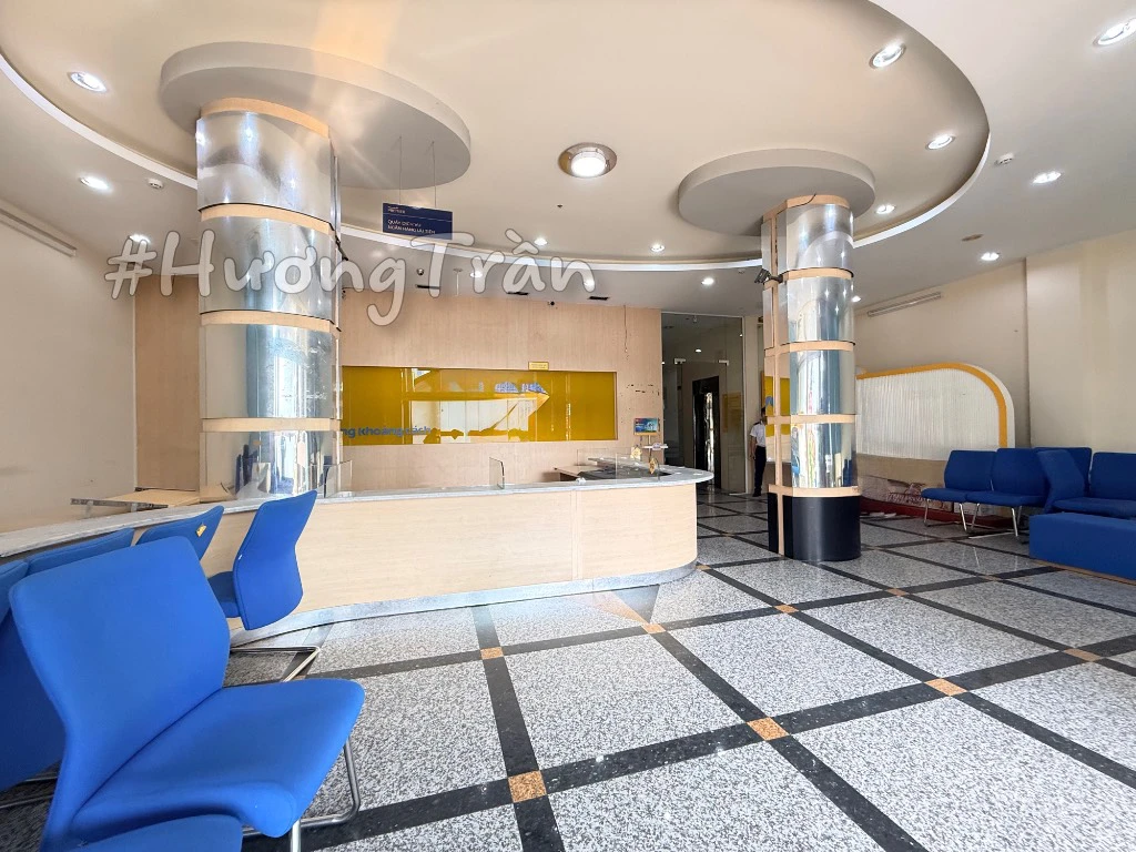 CHO THUÊ VĂN PHÒNG MẶT TIỀN TRẦN HƯNG ĐẠO, 251M2 TẦNG TRỆT, TÒA NHÀ PVCOMBANK, 67.77 TRIỆU — ảnh 4