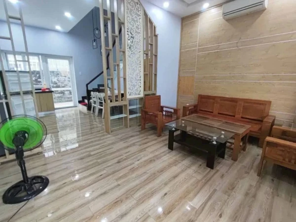 Cho thuê nhà Mega Village Khang Điền, DT 75m2 nội thất cơ bản, 3 tầng, giá thuê 13.5tr bao PQL