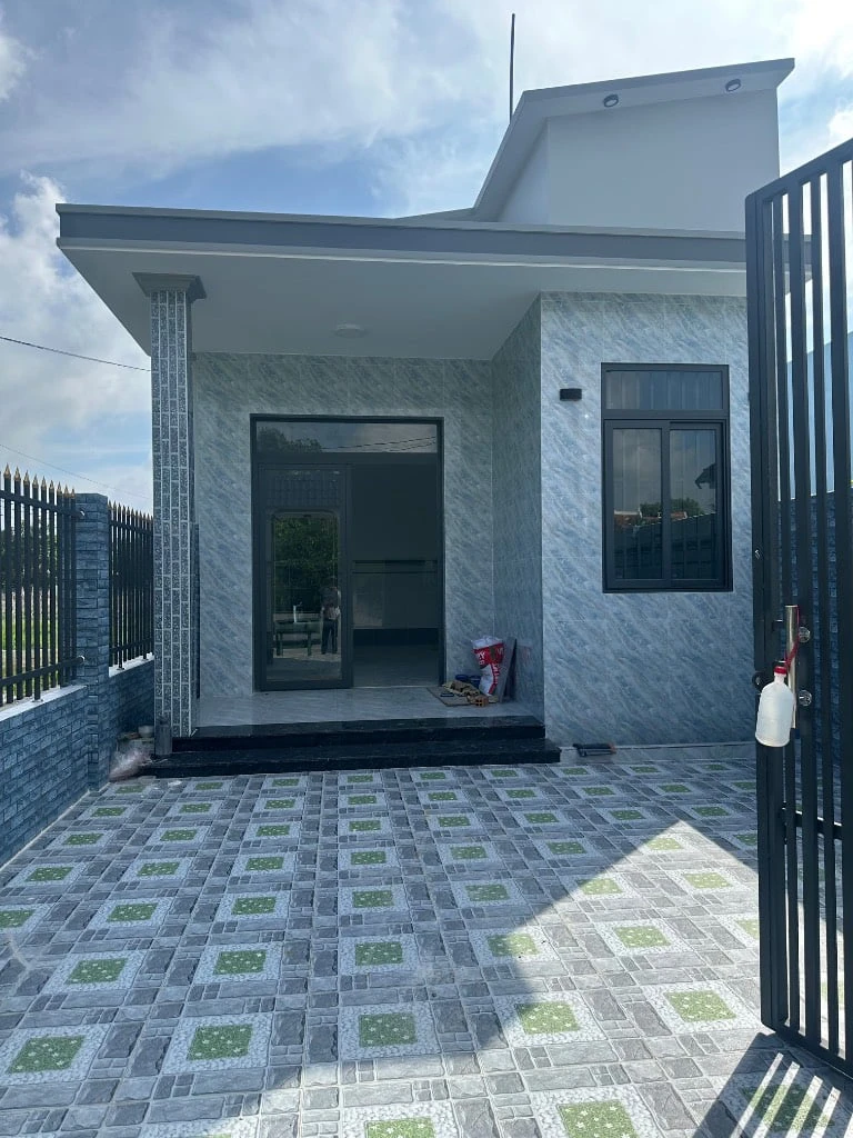 BÁN NHÀ ẤP LONG THỚI LONG AN, NHÀ MỚI ĐẸP, SÂN RỘNG ĐẬU Ô TÔ, CHỈ 2 TỶ 8 — ảnh 2