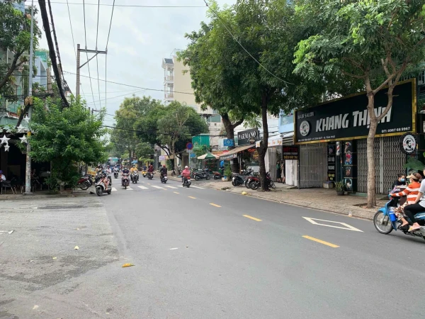 MẶT TIỀN TÂN QUÝ – ĐANG KINH DOANH KHÁCH SẠN – THU NHẬP 50TR/TH – GIÁ 19.5 TỶ