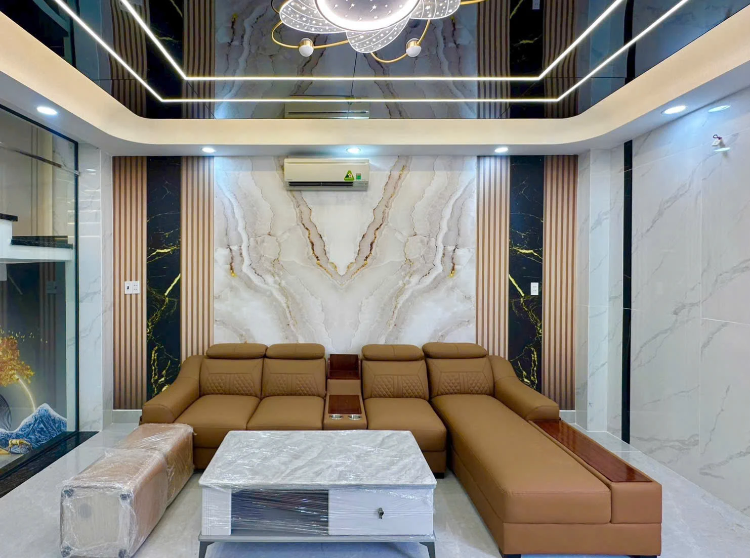 Bán nhà 3 lầu hẻm Lê Đình Cẩn, Bình Tân, DT 4.03×13.53m, giá 6,3 tỷ — ảnh 1