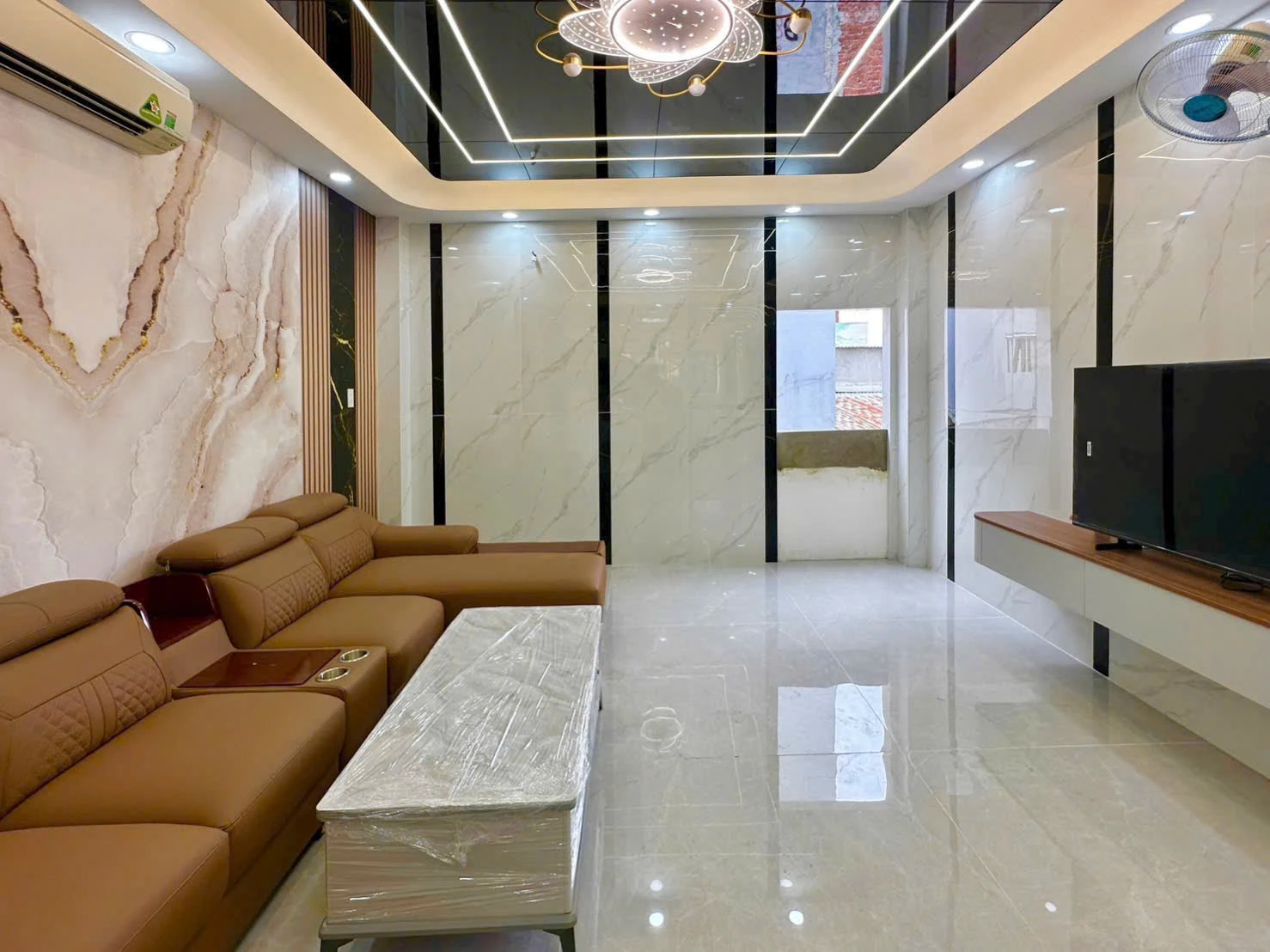 Bán nhà 3 lầu hẻm Lê Đình Cẩn, Bình Tân, DT 4.03×13.53m, giá 6,3 tỷ — ảnh 2