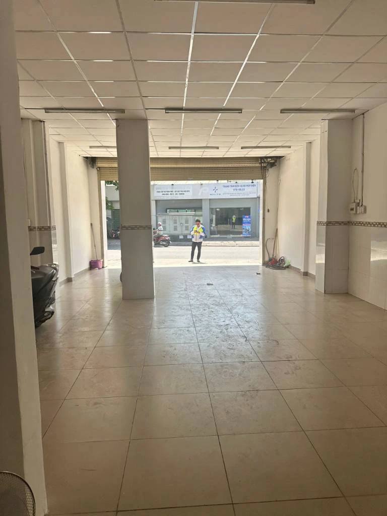 CHO THUÊ NHÀ MẶT TIỀN NƠ TRANG LONG, BÌNH THẠNH, 6X18M, 3 TẦNG, GIÁ CHỈ 40TR/THÁNG — ảnh 3