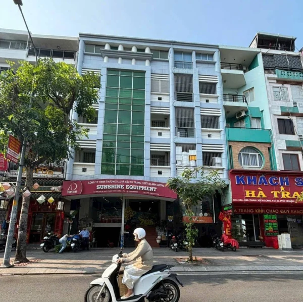 Cho thuê tòa nhà mặt tiền số Phan Xích Long, Phú Nhuận, 12x16m kinh doanh đa ngành