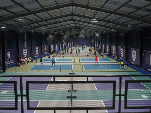 Cho thuê mặt tiền số 15 Đào Duy Anh, Phú Nhuận, ngay ngã ba Hồ Văn Huê, làm sân thể thao 2000m²
