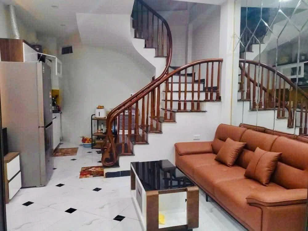 Cho thuê nhà ngõ Quỳnh, Hai Bà Trưng, DT 32Mx 5 tầng, nội thất cơ bản, giá 15 triệu — ảnh 2
