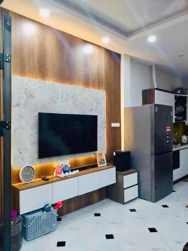 Cho thuê nhà ngõ Quỳnh, Hai Bà Trưng, DT 32Mx 5 tầng, nội thất cơ bản, giá 15 triệu