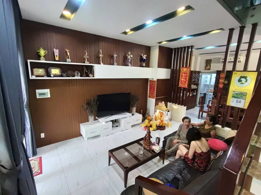 Bán nhà Mega Village Khang Điền, đường chính lớn 20m, 80m2, trệt 2 lầu, 3PN, nội thất đẹp, 10.5 tỷ — ảnh 1