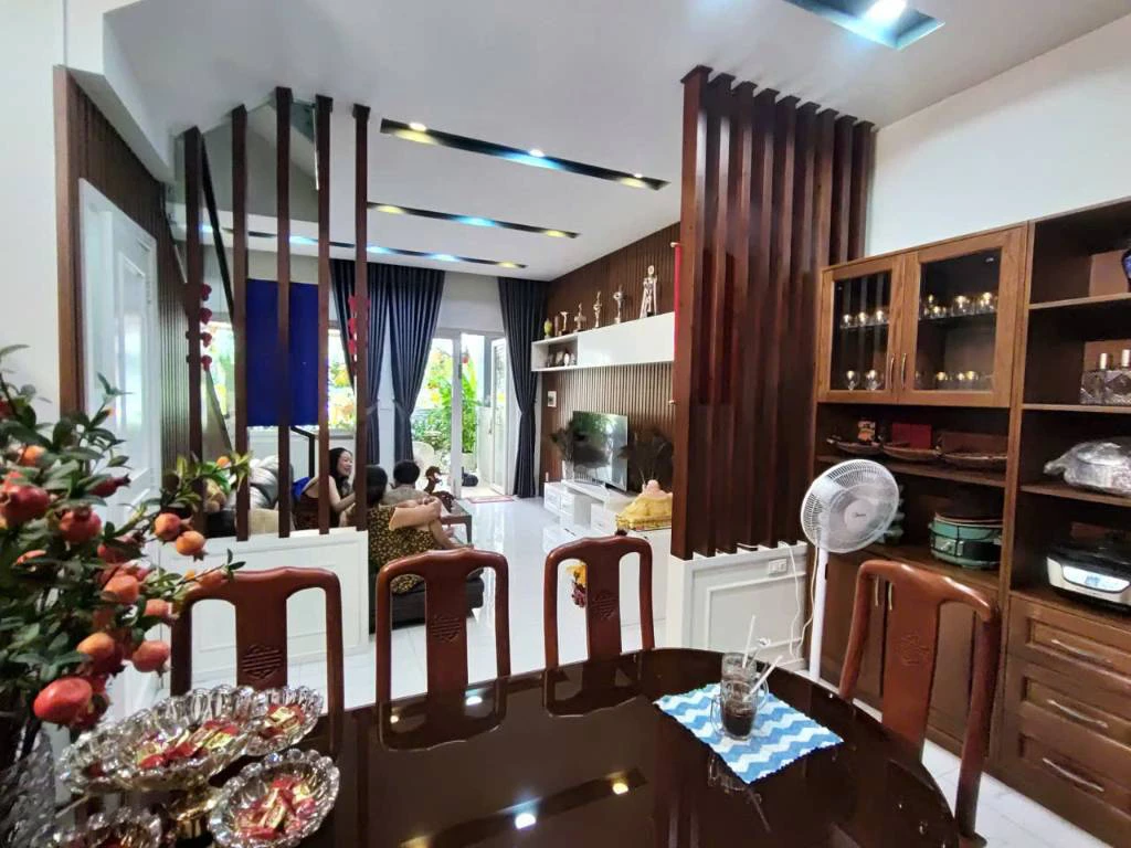 Bán nhà Mega Village Khang Điền, đường chính lớn 20m, 80m2, trệt 2 lầu, 3PN, nội thất đẹp, 10.5 tỷ — ảnh 2