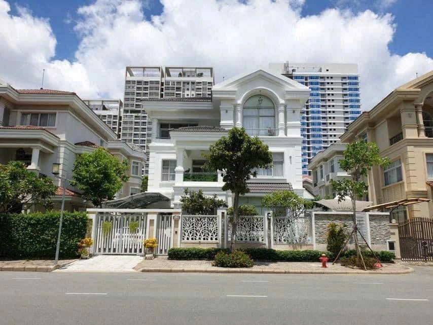 Cho thuê biệt thự đơn lập Khu dân cư Nam Viên, có hồ bơi, full nội thất, vị trí đắc địa — ảnh 1