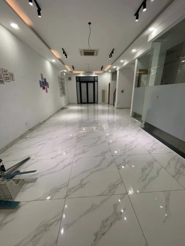Cho thuê tầng trệt Vinhomes Grand Park, máy lạnh âm trần, lối đi riêng, giá 15 triệu/tháng