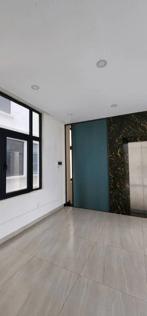 Cho thuê Shophouse Vinhomes Grand Park, 126m2, dt sàn 90m2, trục đường đông đúc — ảnh 2