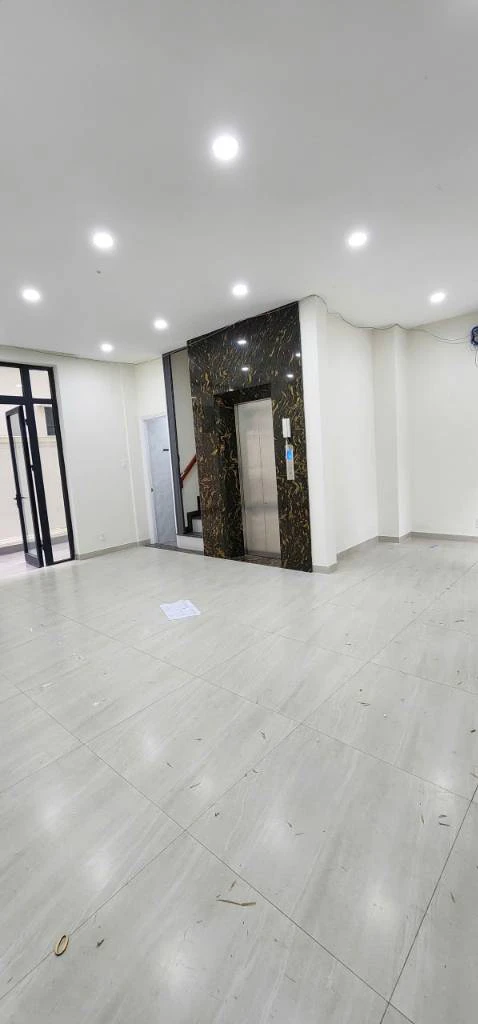 Cho thuê Shophouse Vinhomes Grand Park, 126m2, dt sàn 90m2, trục đường đông đúc — ảnh 4