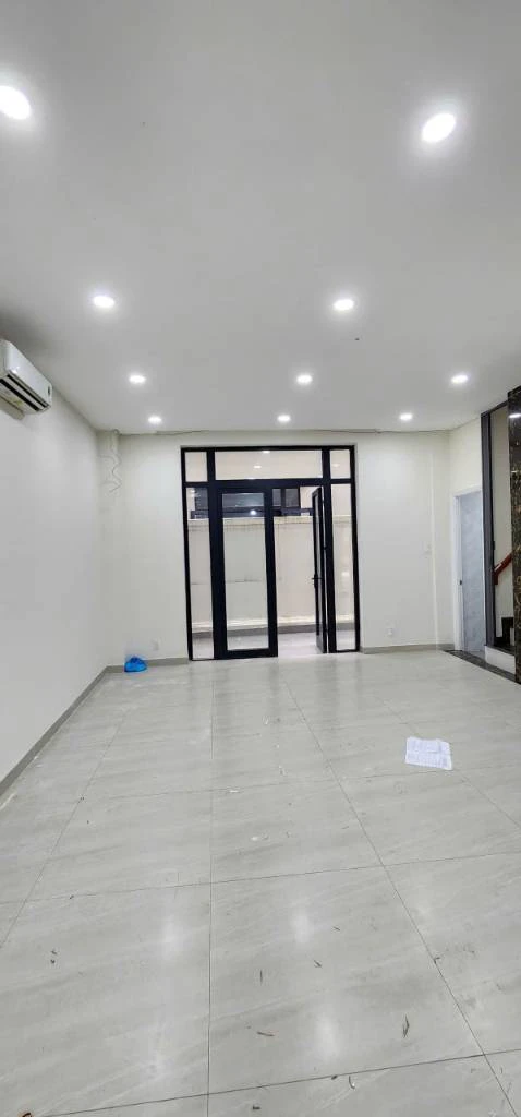 Cho thuê Shophouse Vinhomes Grand Park, 126m2, dt sàn 90m2, trục đường đông đúc — ảnh 5