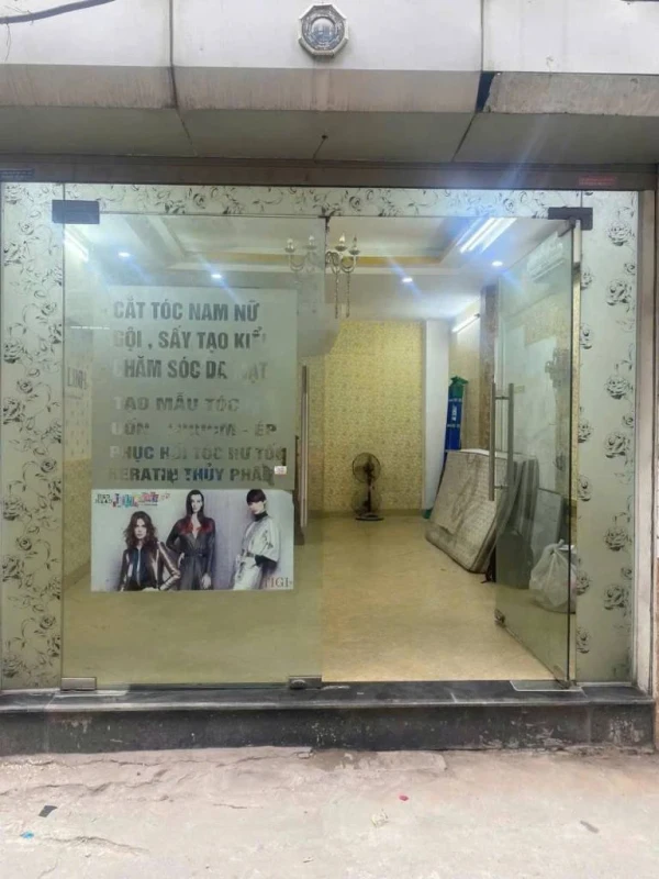 Cho thuê nhà ngõ 467 Lĩnh Nam Hoàng Mai, 30m² 5 tầng 3 phòng ngủ full nội thất